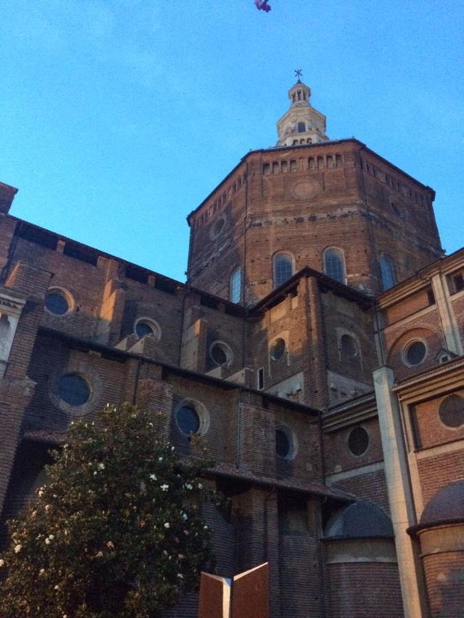 Le Stanze Del Cardinale Bed & Breakfast Pavia Bagian luar foto