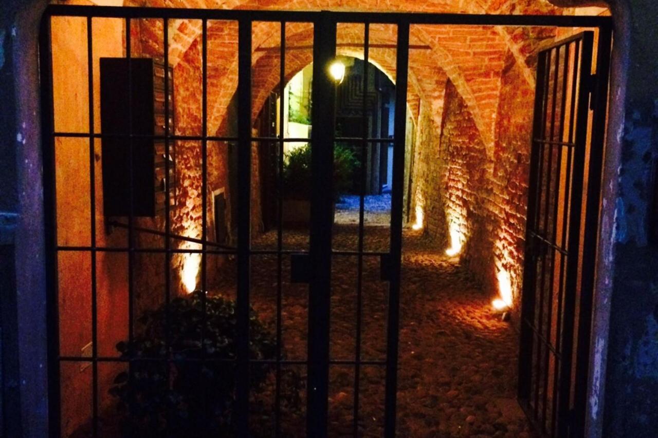 Le Stanze Del Cardinale Bed & Breakfast Pavia Bagian luar foto