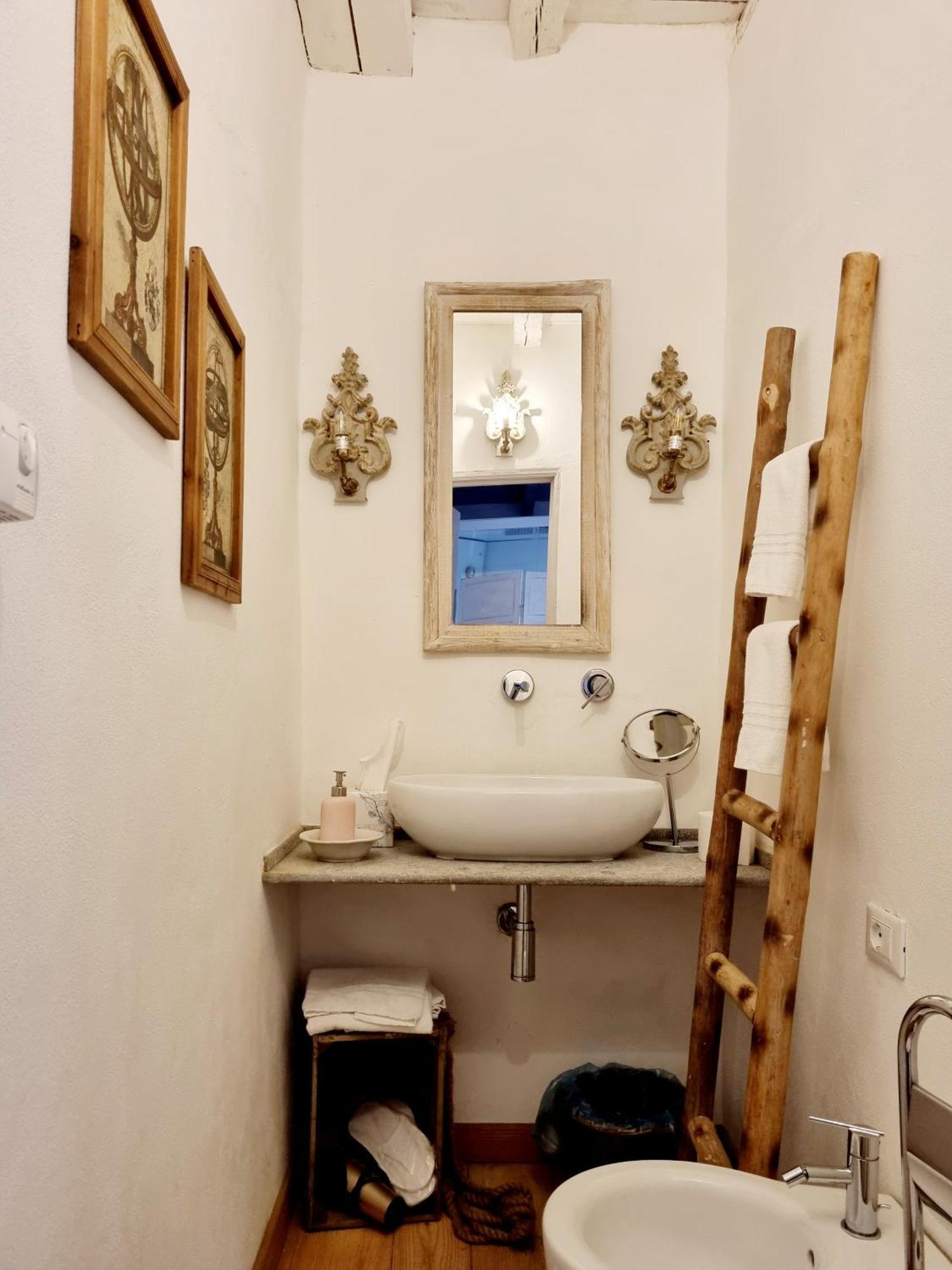 Le Stanze Del Cardinale Bed & Breakfast Pavia Bagian luar foto