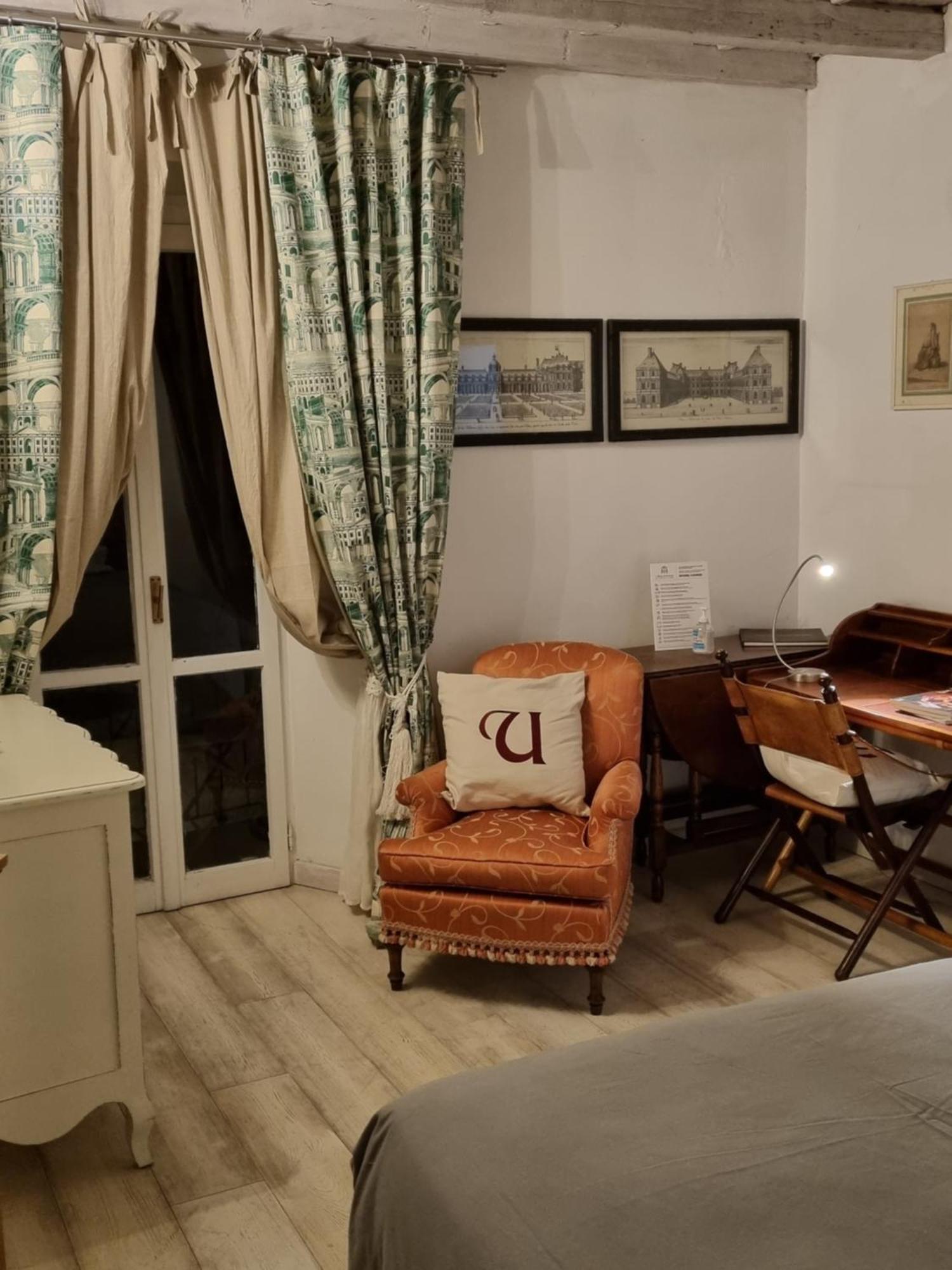 Le Stanze Del Cardinale Bed & Breakfast Pavia Bagian luar foto