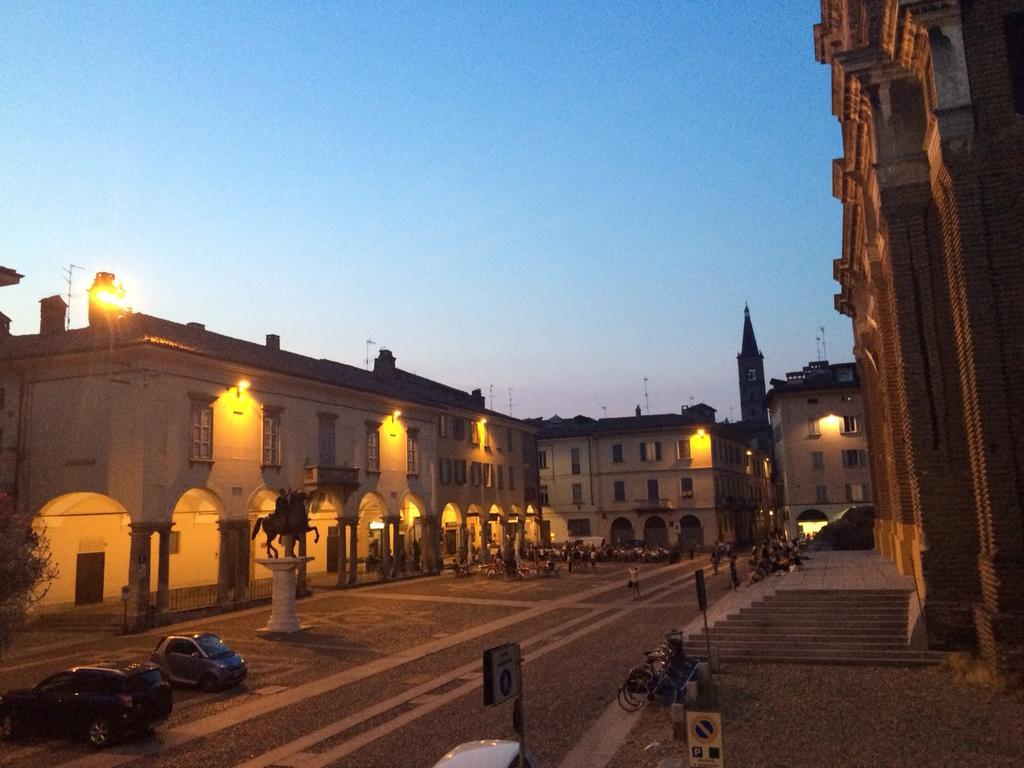 Le Stanze Del Cardinale Bed & Breakfast Pavia Bagian luar foto